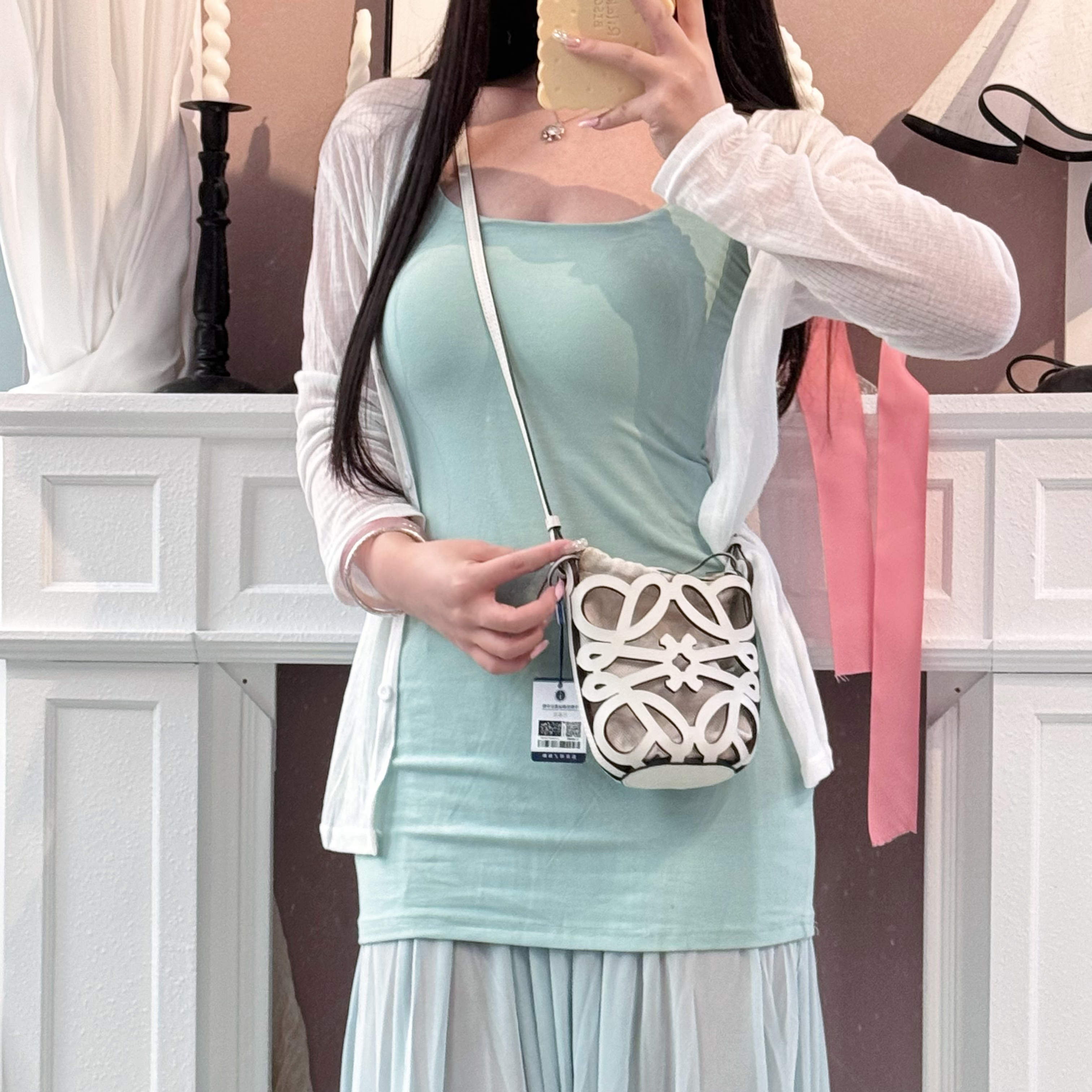 95新 LOEWE/罗意威 loewe白色镂空口袋手机包