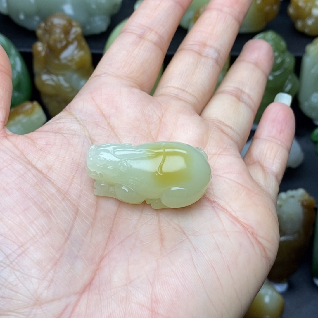 和田玉未镶嵌挂件