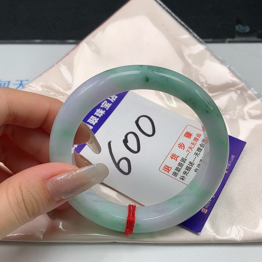 翡翠手镯未镶嵌翡翠手镯