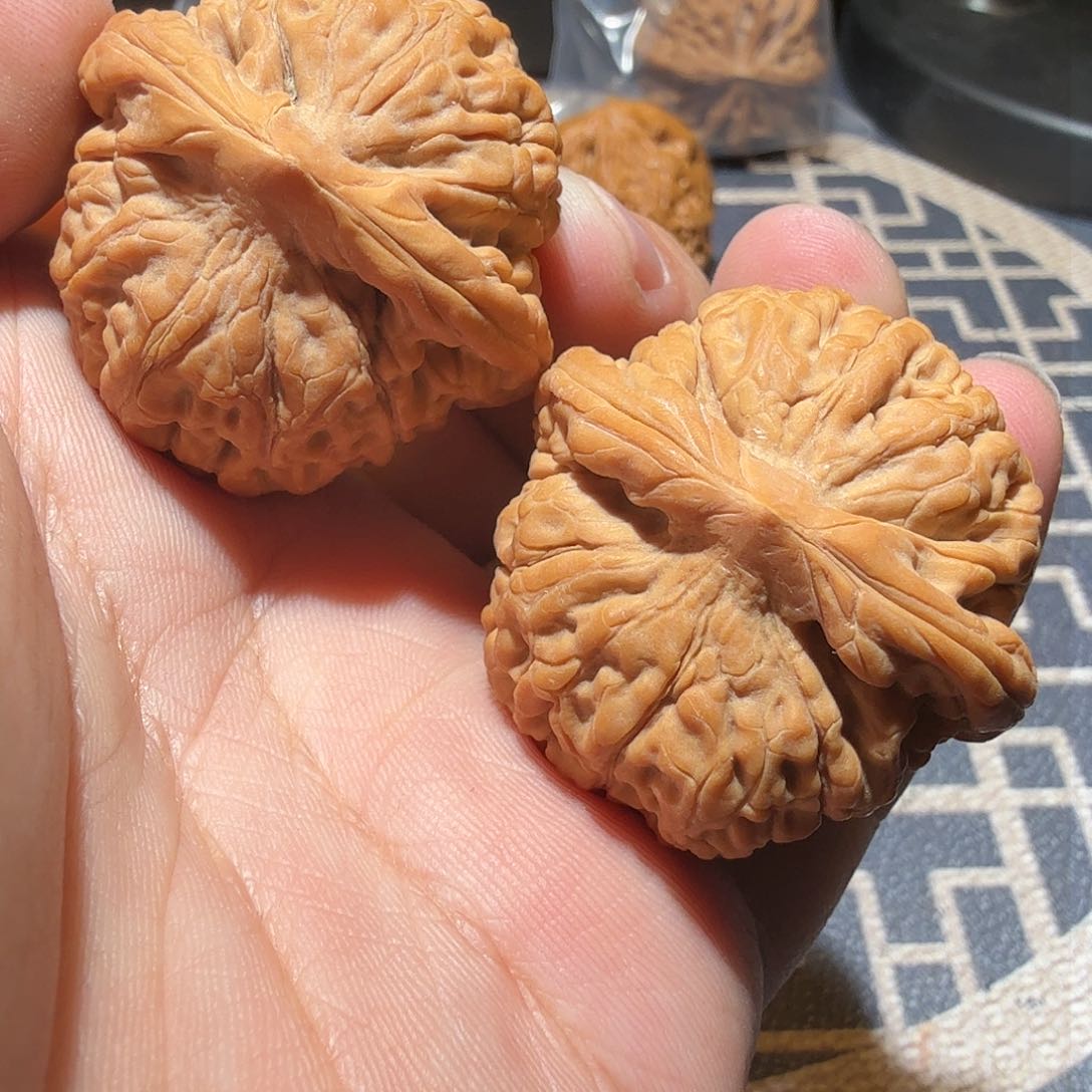 文玩核桃把件坐****萨莲花