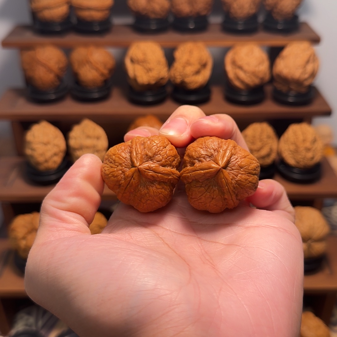 P***u把件文玩核桃粗筋三棱