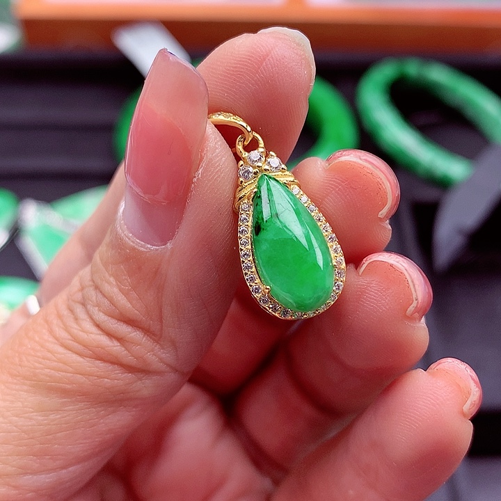 翡翠颈饰银S925镶嵌翡翠