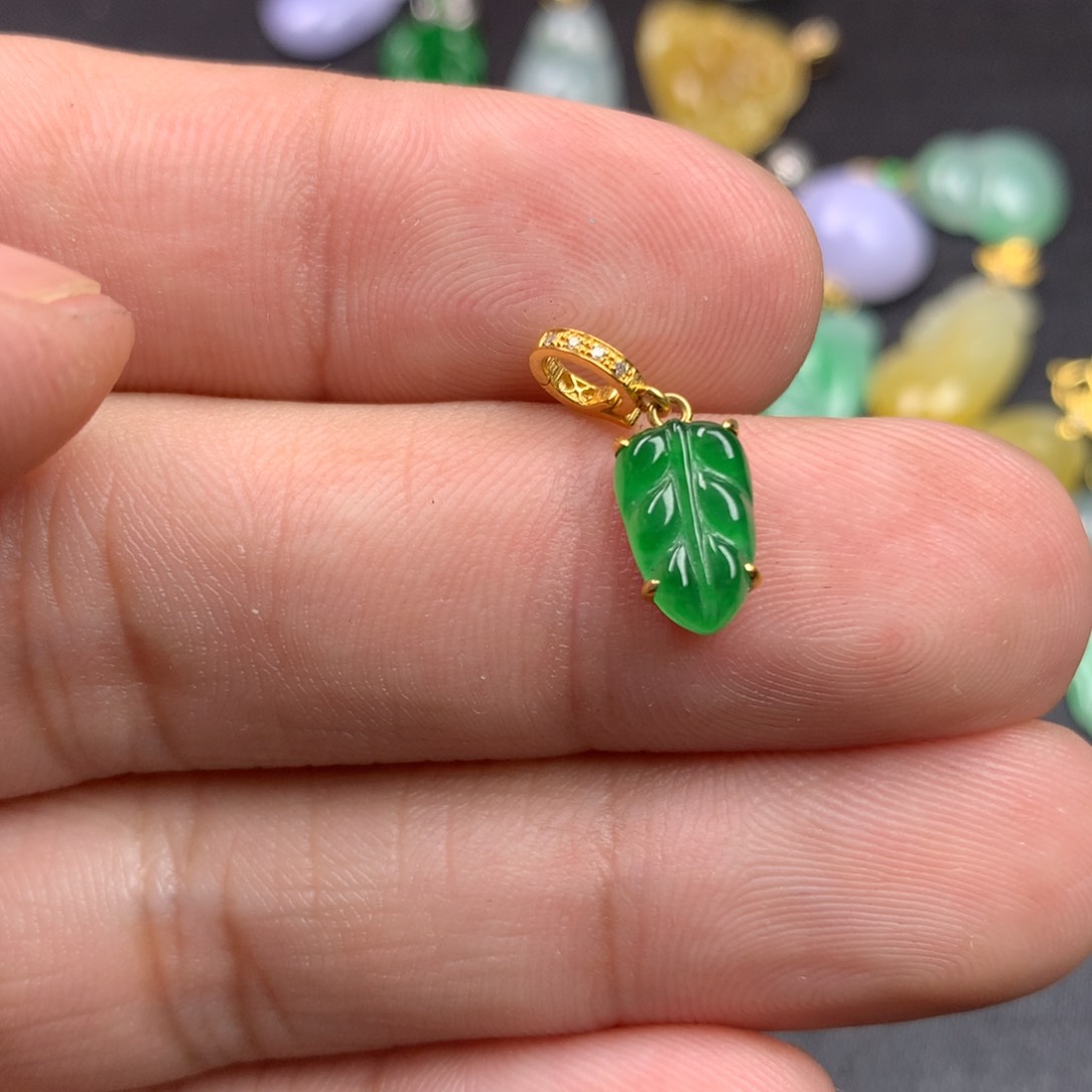 【闪购商品】颈饰18K金镶嵌翡翠神****a翡翠