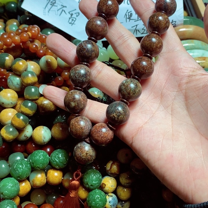 岫岩河磨玉（透闪石质玉）颈饰未镶嵌