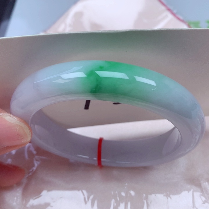 翡翠手镯未镶嵌翡翠