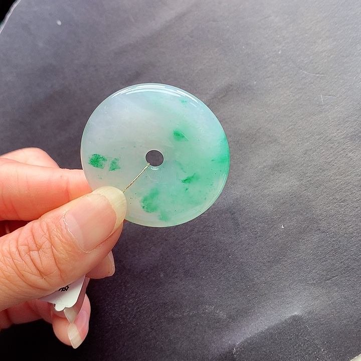 颈饰未镶嵌石英质玉