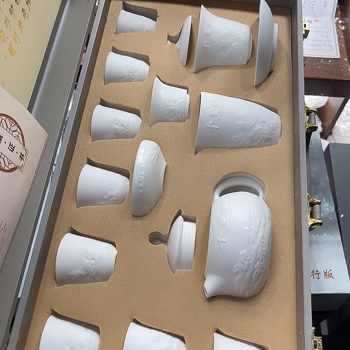 孤品茶具套装等。        