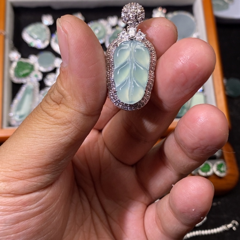 【闪购商品】翡翠颈饰未镶嵌天然