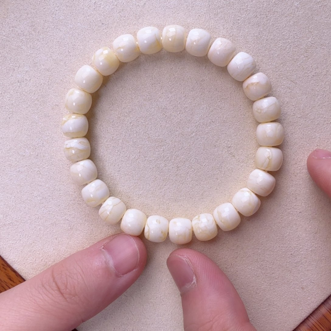 琥珀裸石未镶嵌8.8m瓷白妖花