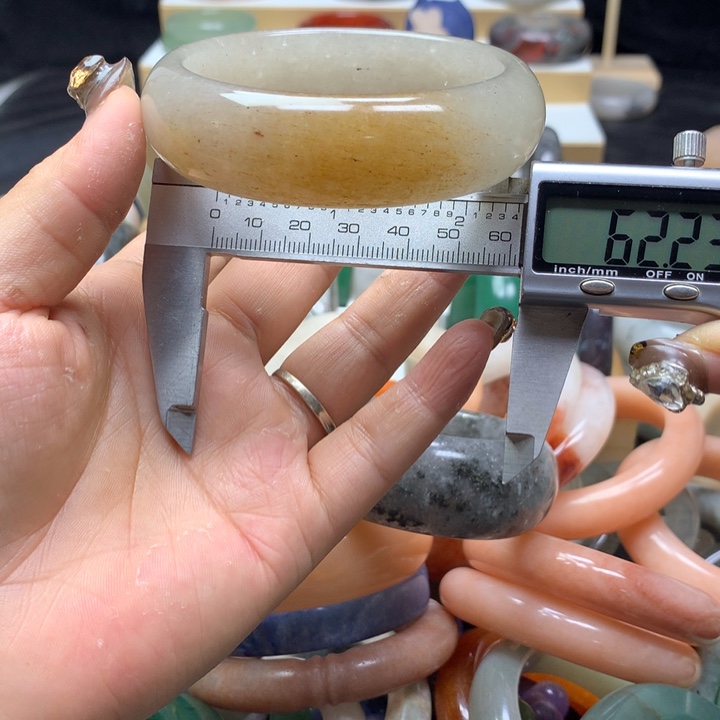 未镶嵌手镯石英质玉