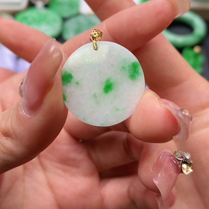 翡翠颈饰未镶嵌吊坠