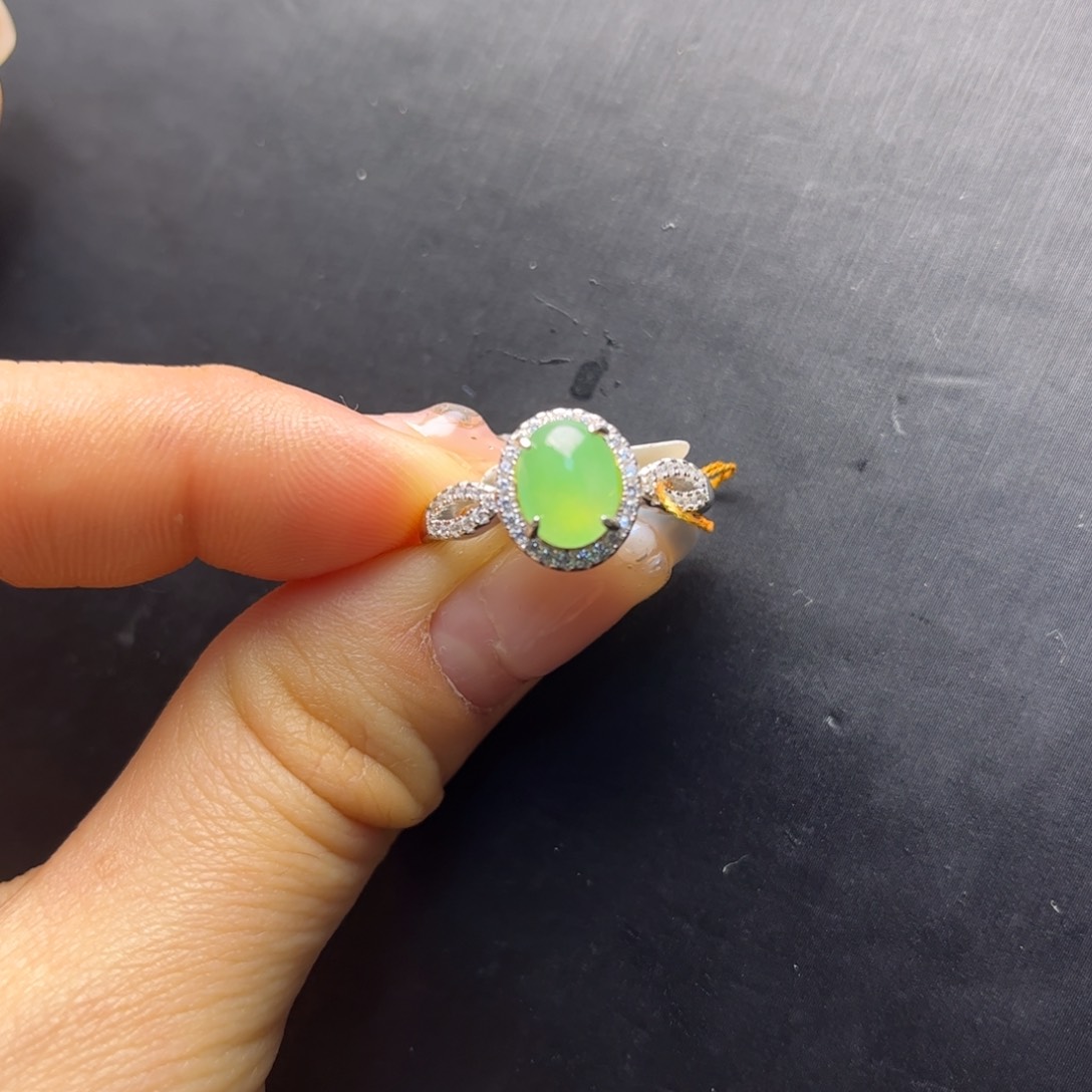 翡翠戒指银S925镶嵌翡翠戒指