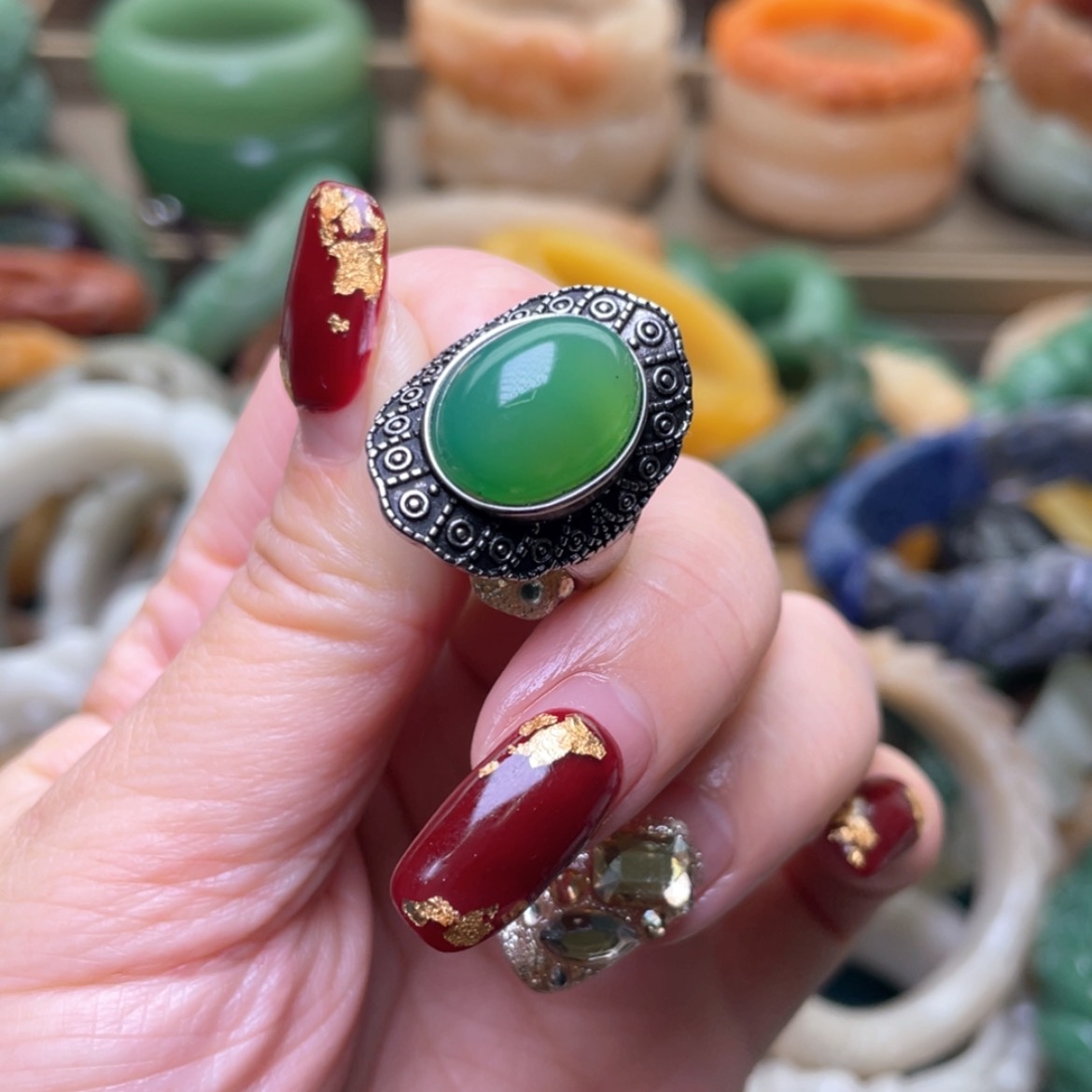 【闪购商品】石英质玉手镯未镶嵌