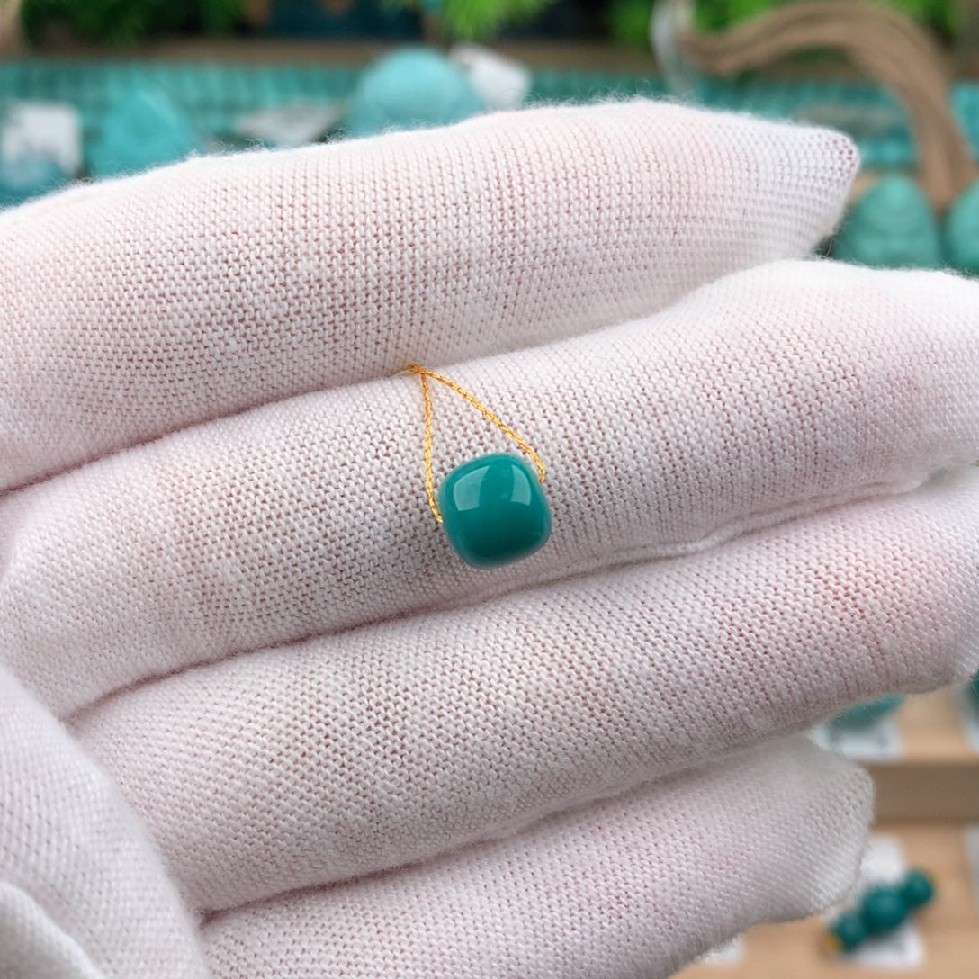 绿松石配饰未镶嵌小**子