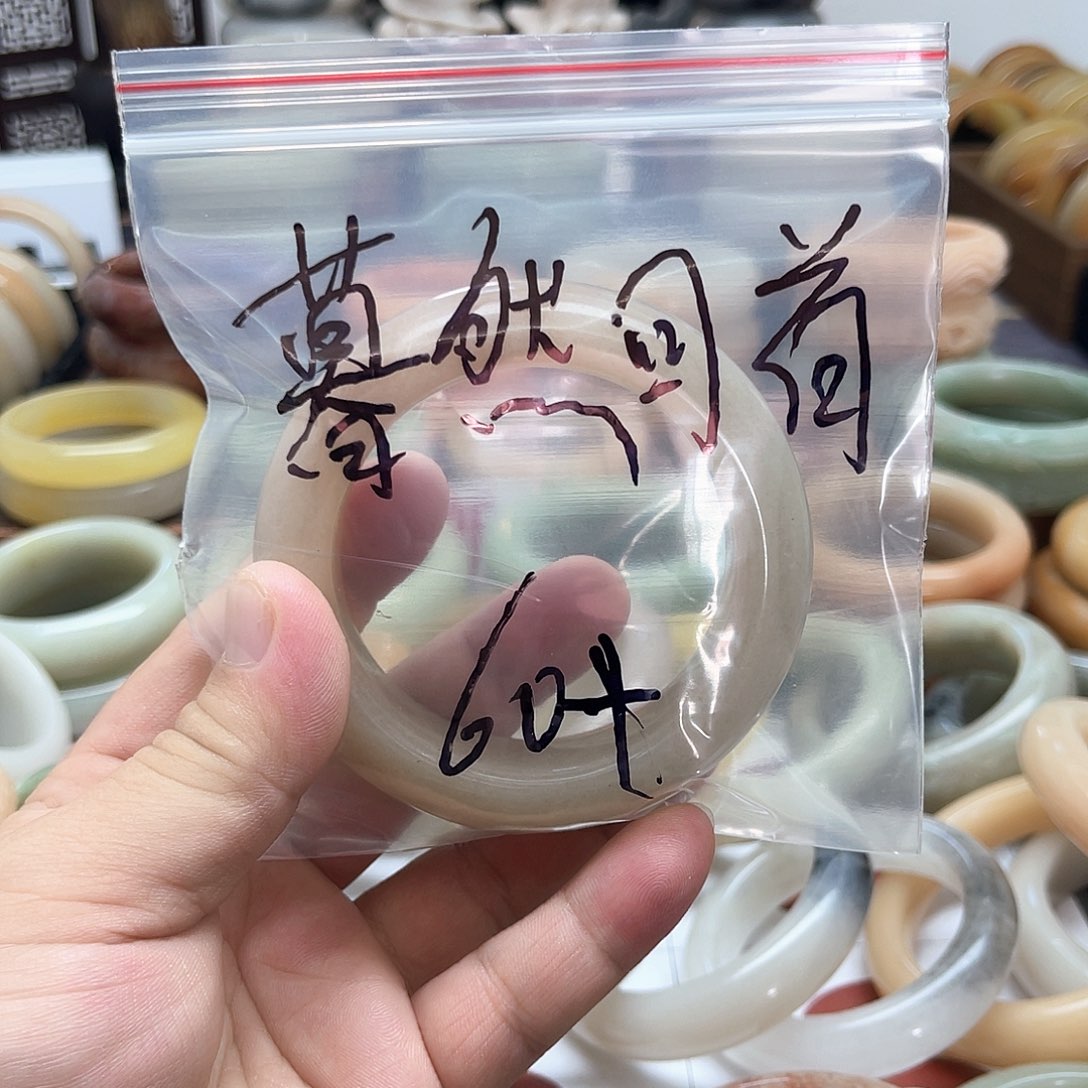 石英质玉手镯未镶嵌暮**首