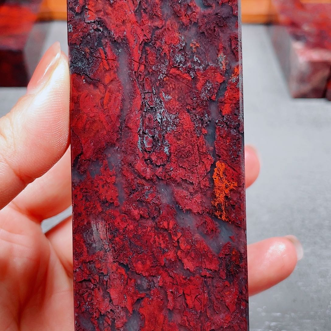 玉桂林鸡血玉印章镇尺