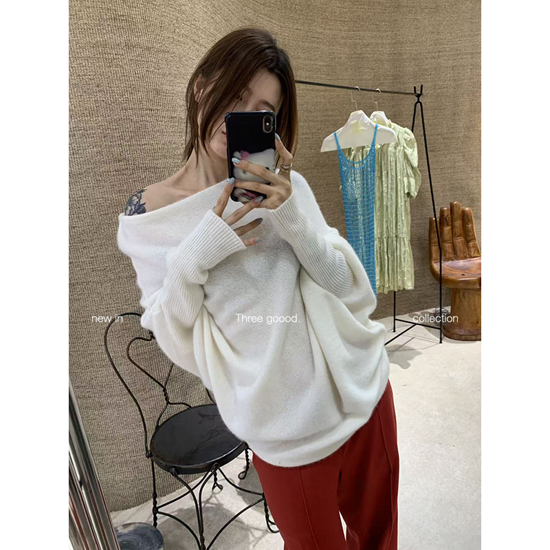 THREE GOOOD/三吉羊绒羊毛浣熊不规则蝙蝠袖套头衫上衣Y725Z17243