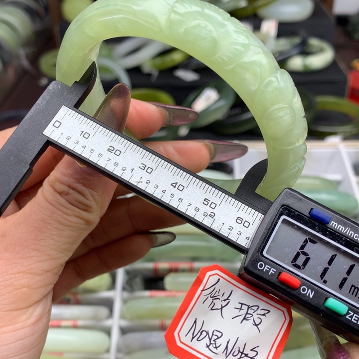 蛇纹石玉手镯未镶嵌790