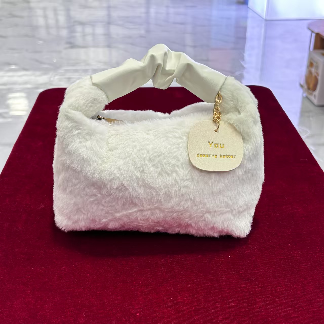 高级感毛绒斜挎包简约时尚通勤手提包m