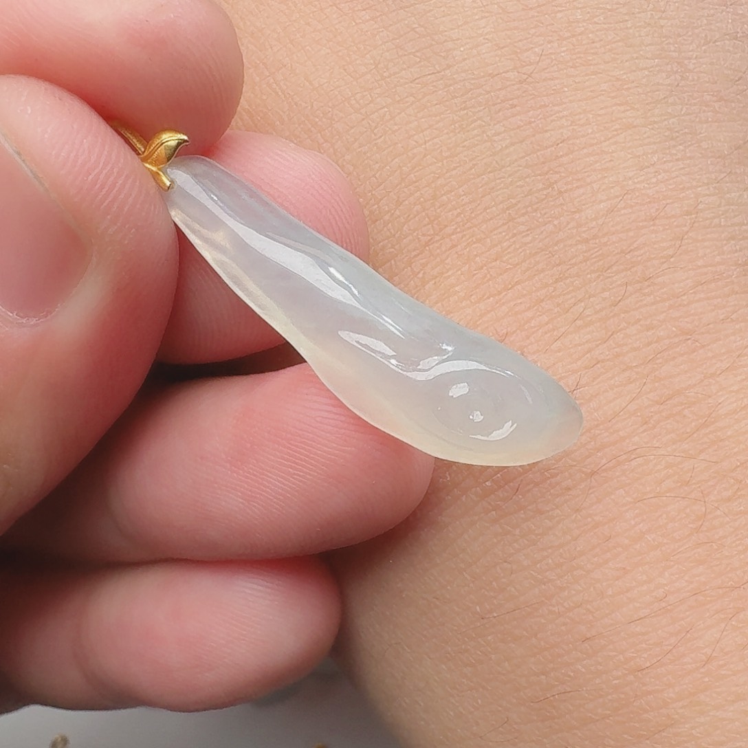 翡翠颈饰18K金镶嵌天然缅甸翡翠A货随形吊坠