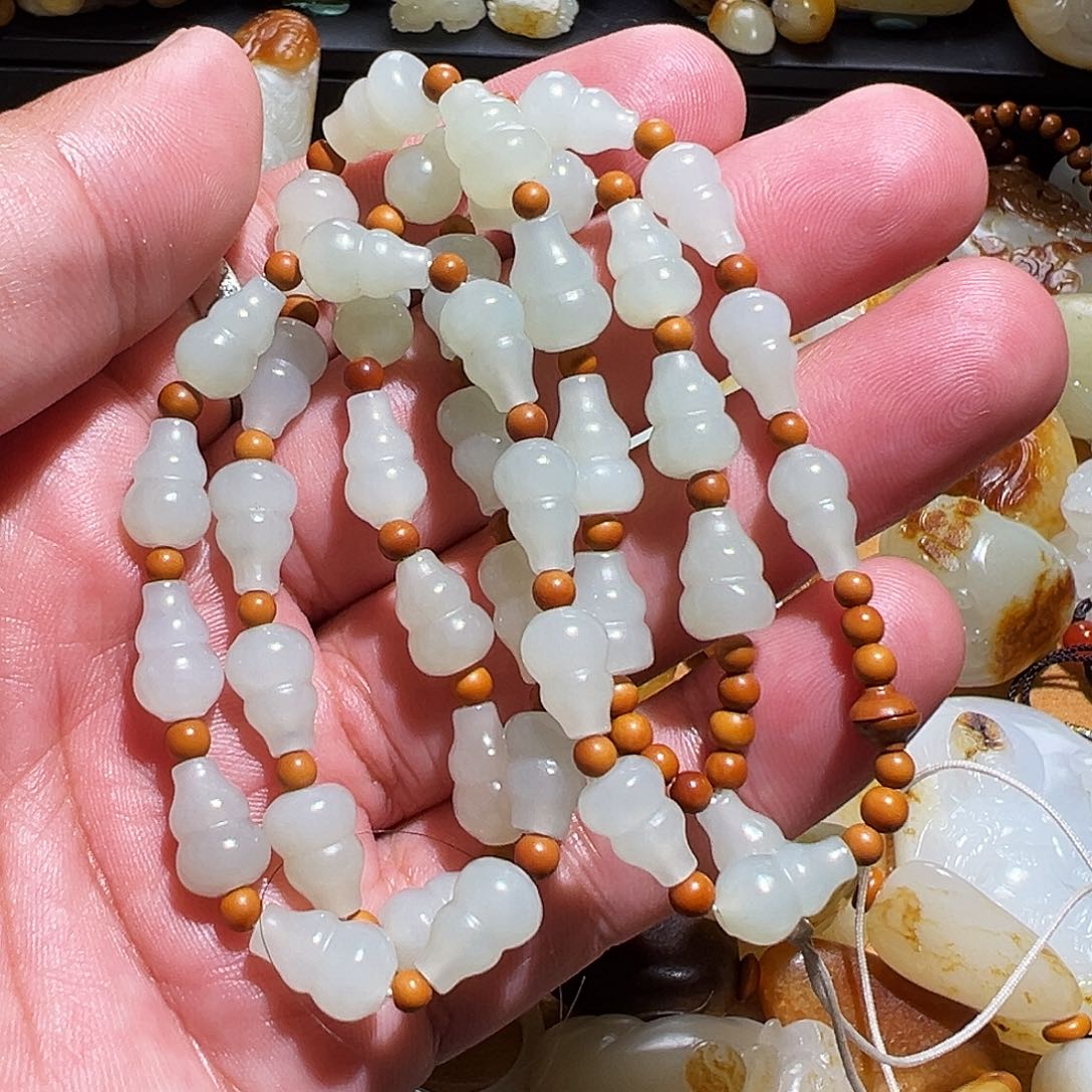 和田玉颈饰未镶嵌