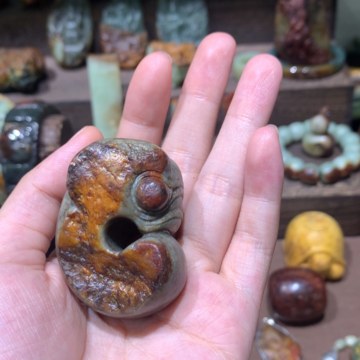 岫岩河磨玉（透闪石质玉）未镶嵌把件