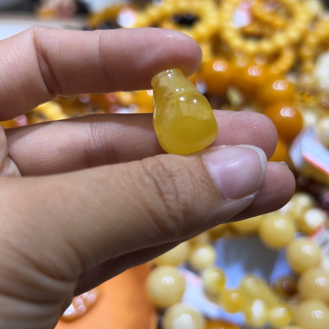 琥珀珠宝奇石未镶嵌