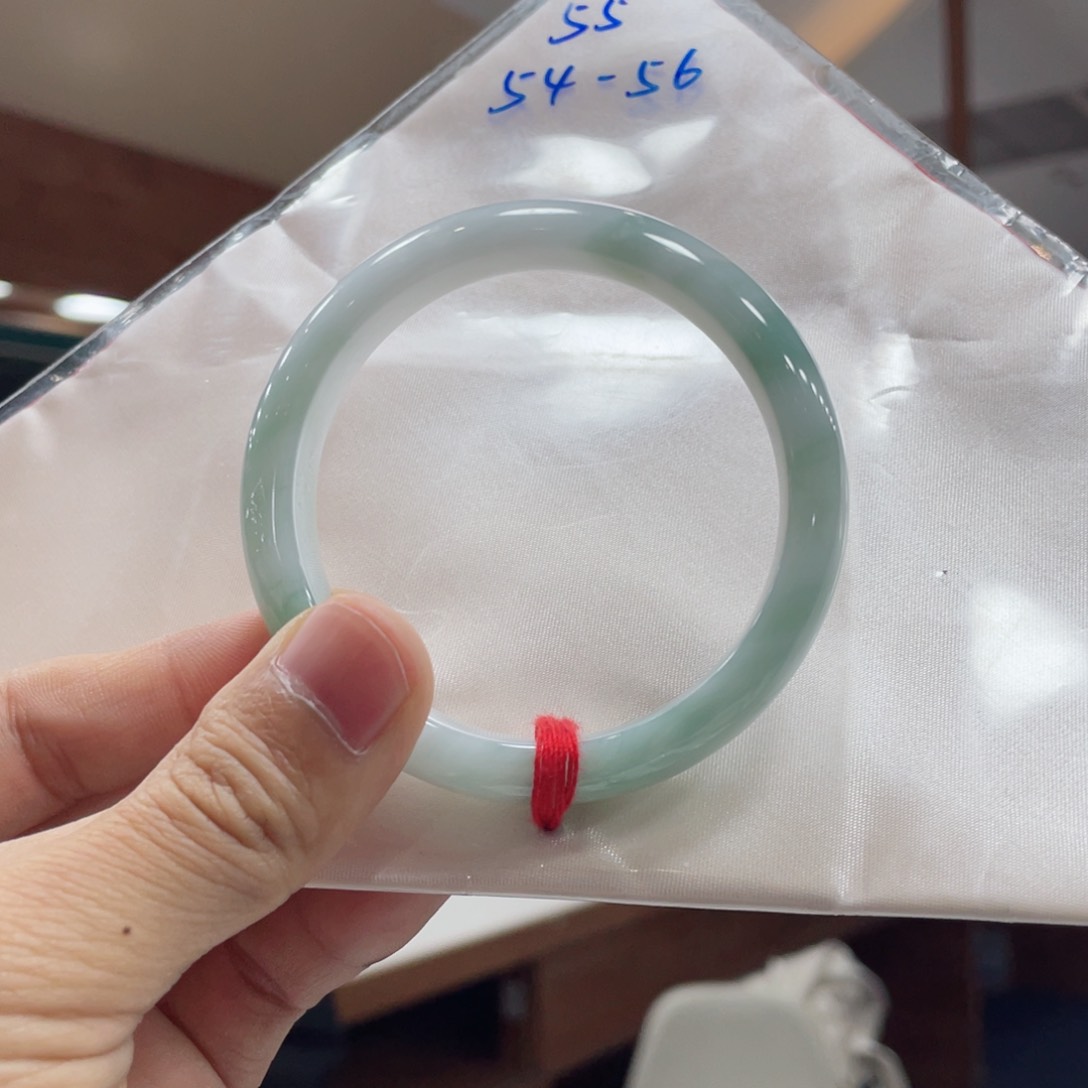 翡翠手镯未镶嵌买断有包容