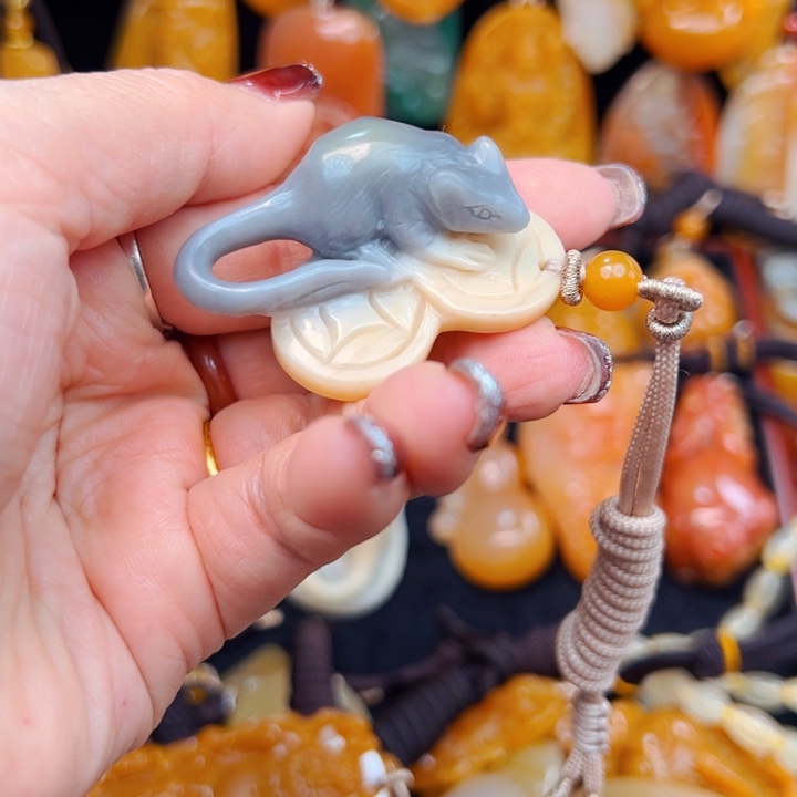 石英质玉（黄龙玉）合金颈饰