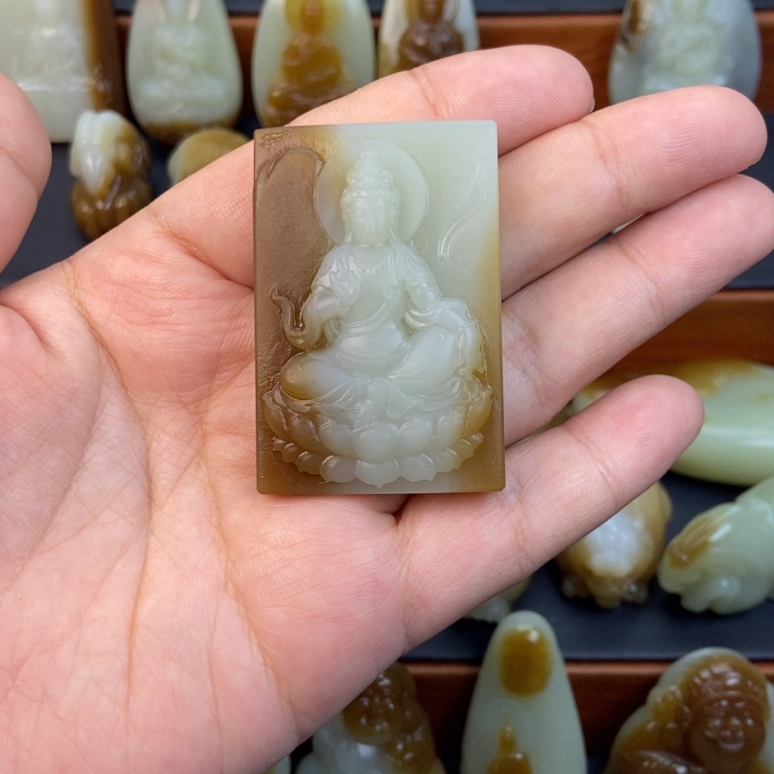 和田玉（糖玉）未镶嵌颈饰最****气定制