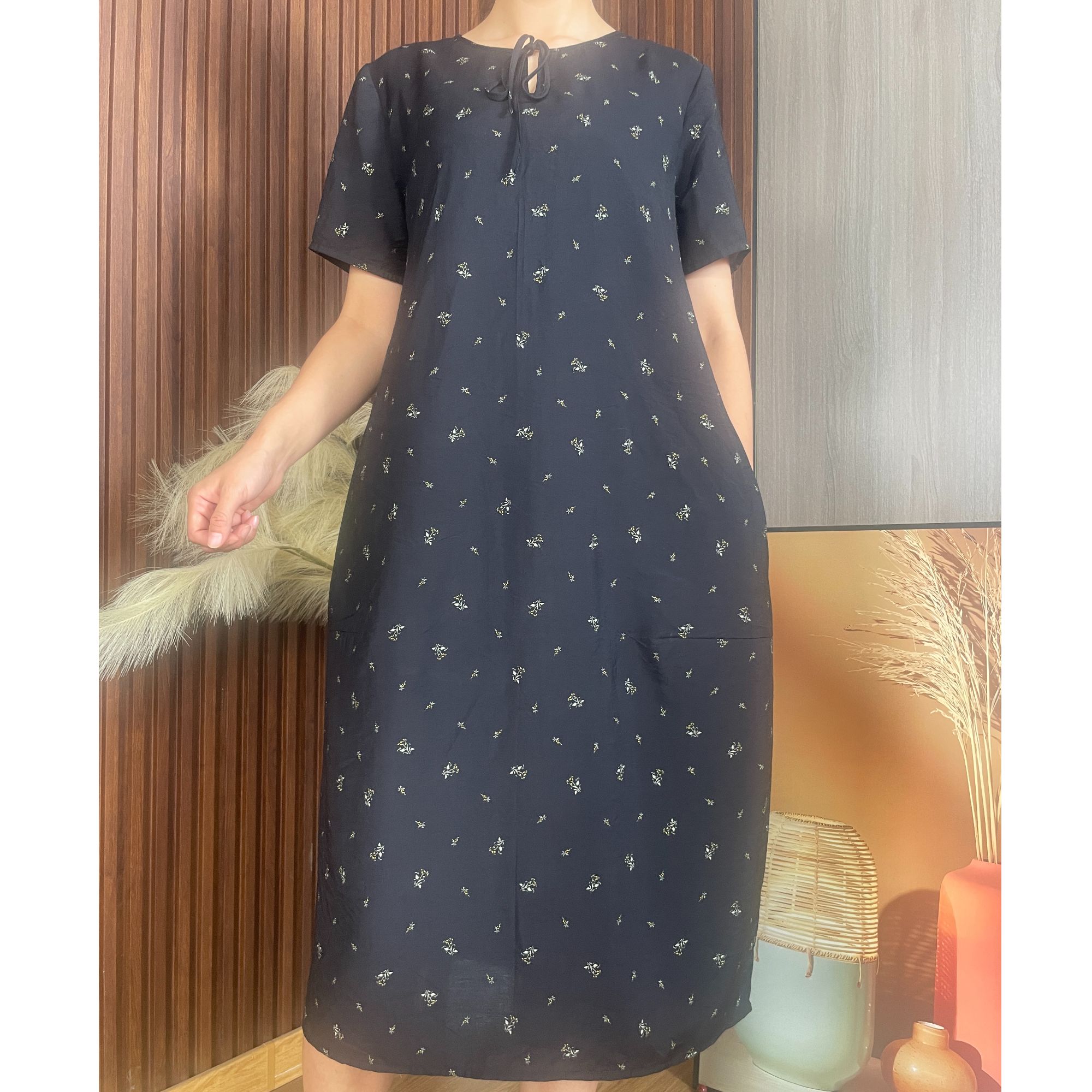 2025新款连衣裙女宽松大码原创设计深色妈妈装