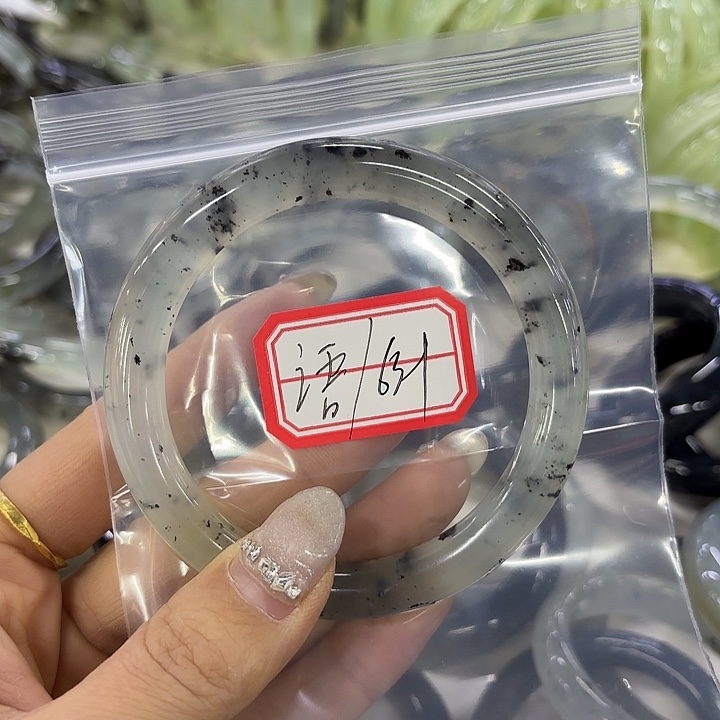 ゼ***语蛇纹石玉未镶嵌手镯