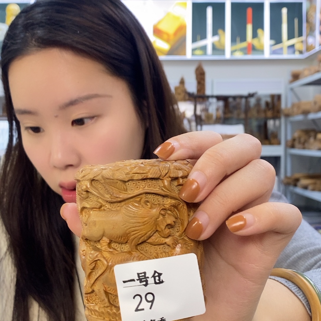 檀香木其他6号仓老山檀摆件160克