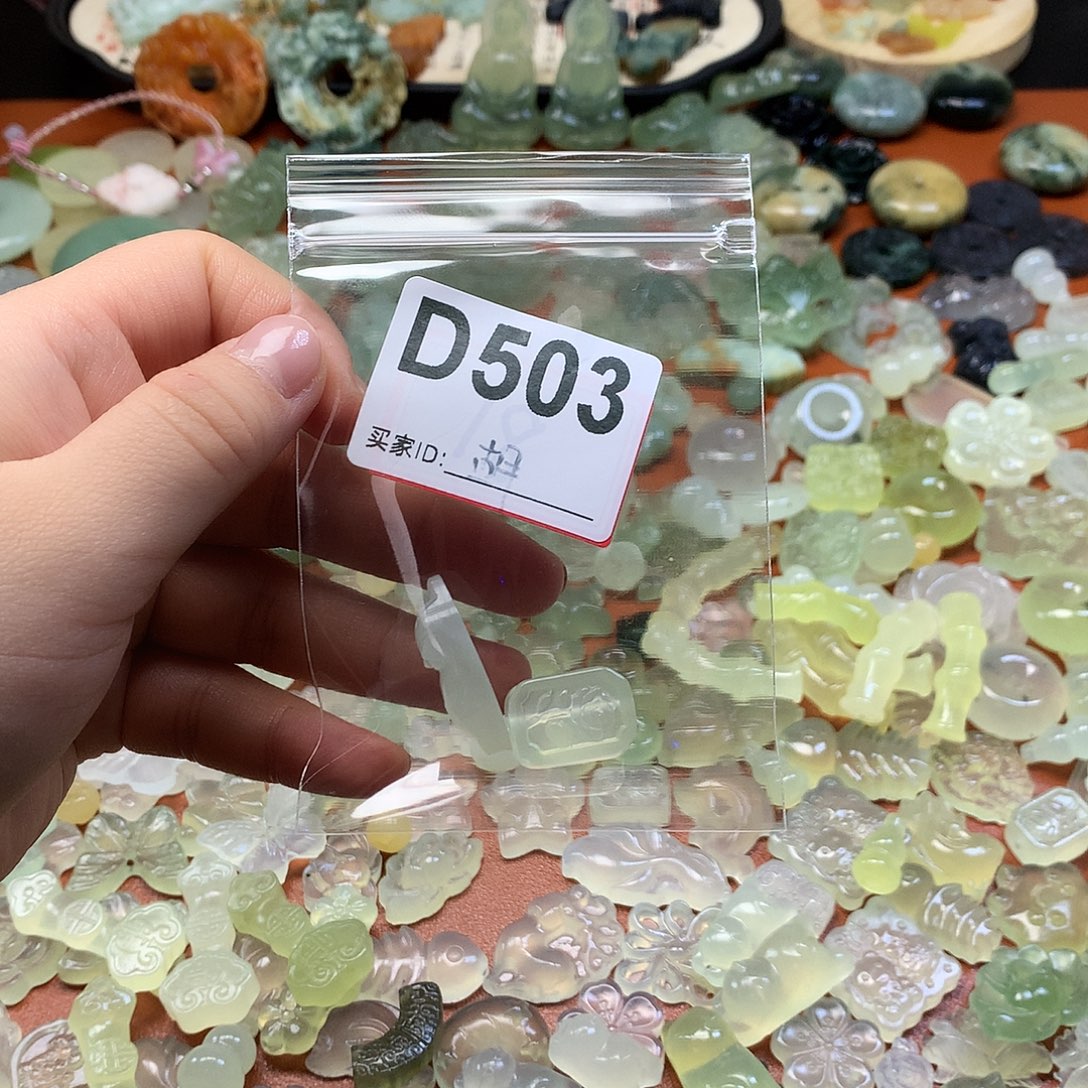 胡***图蛇纹石玉未镶嵌颈饰