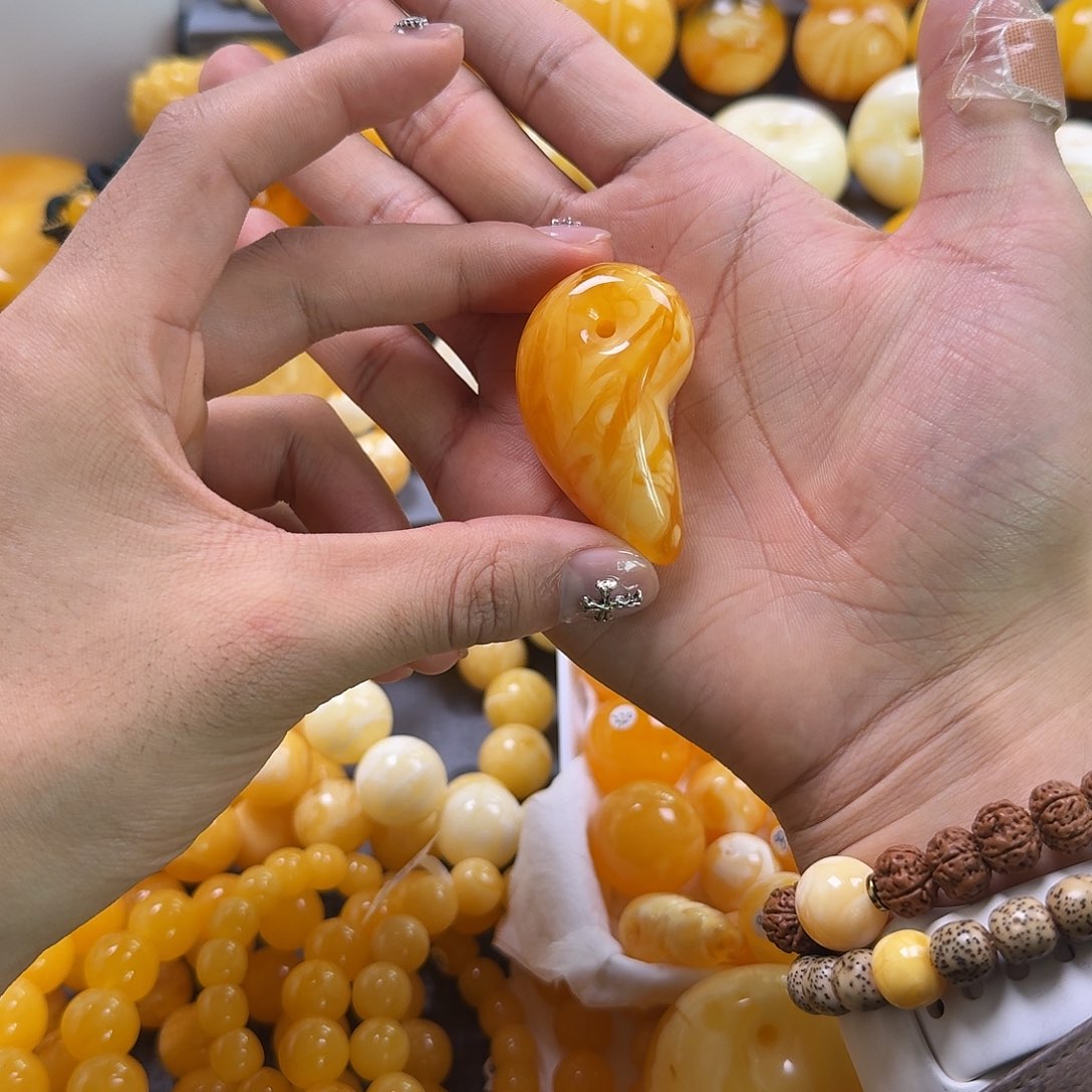 蜜蜡珠宝奇石未镶嵌虎牙
