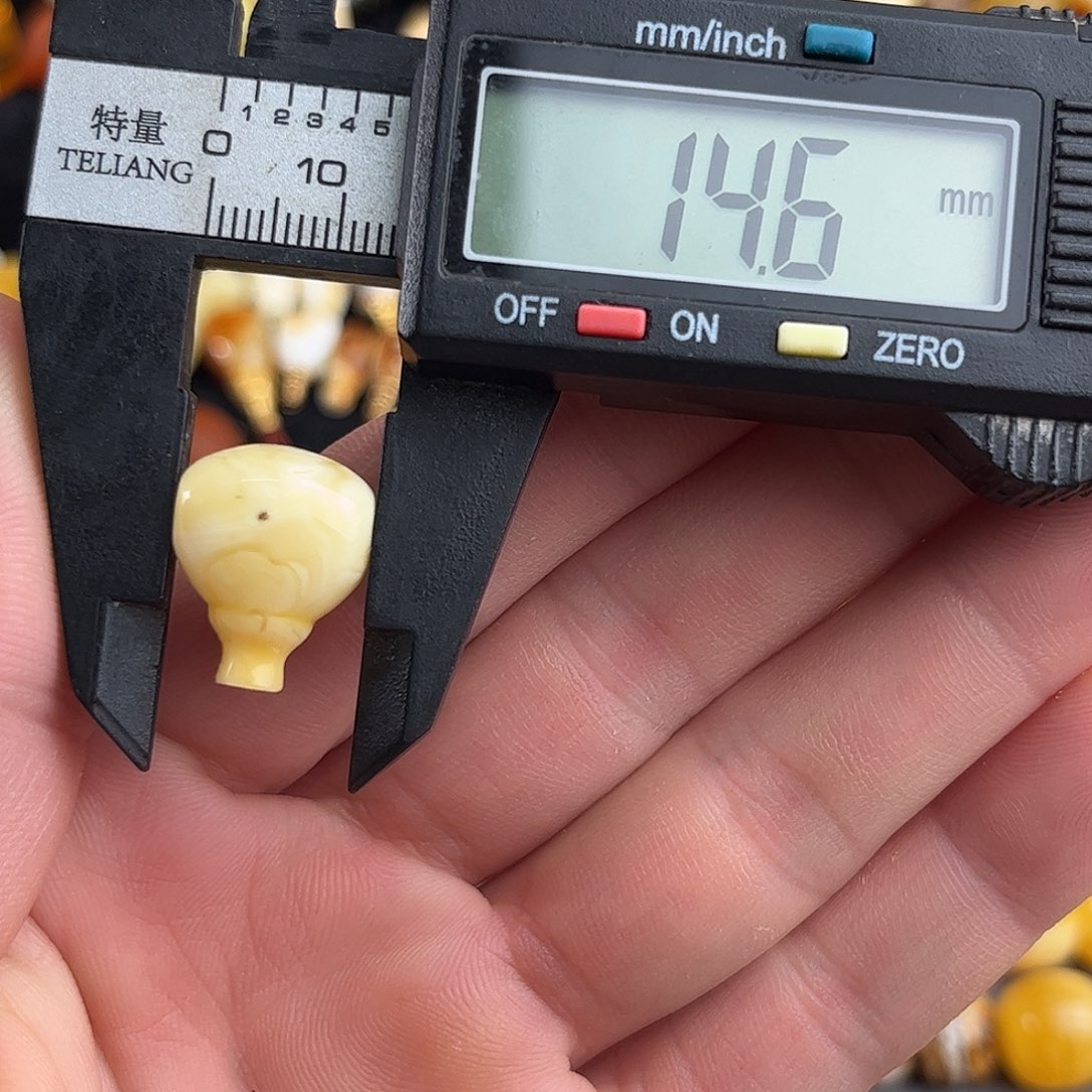 蜜蜡未镶嵌珠宝奇石