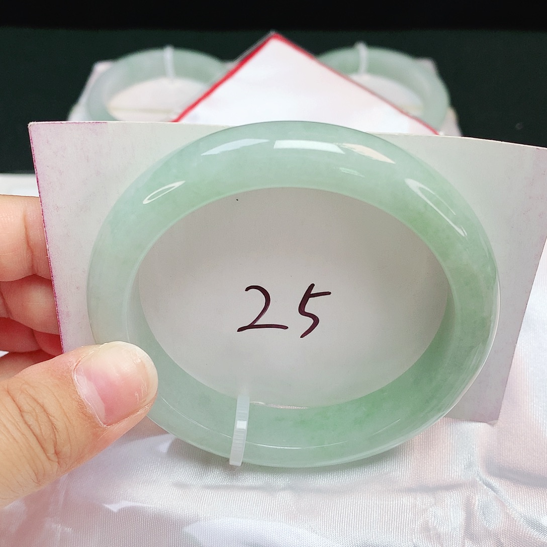 翡翠未镶嵌手镯正圈59