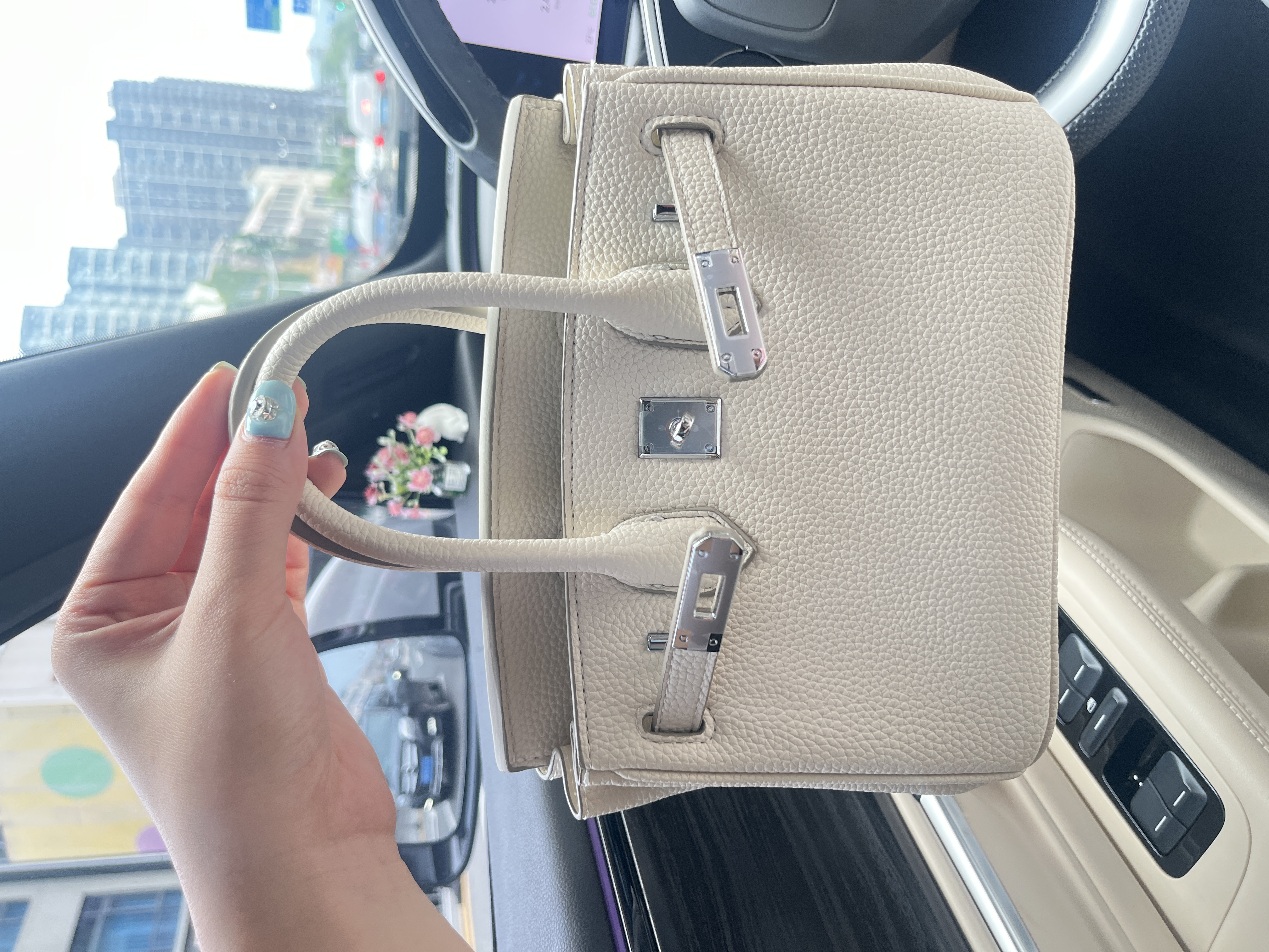 中号25尺寸奶昔白铂金包型｜名媛通勤包｜｜气质百搭两用