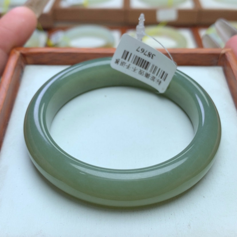 【闪购商品】和田玉手镯未镶嵌52