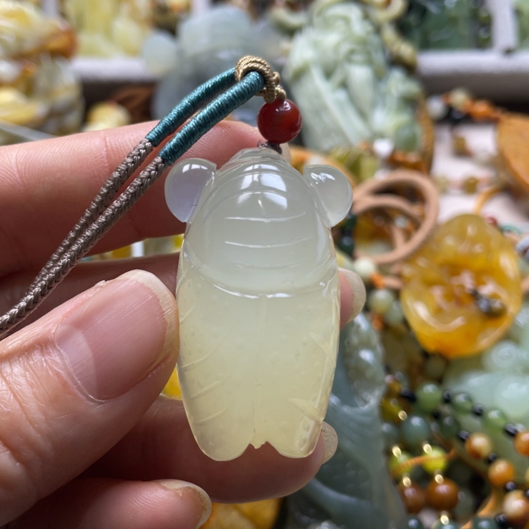 蛇纹石玉颈饰未镶嵌吊坠