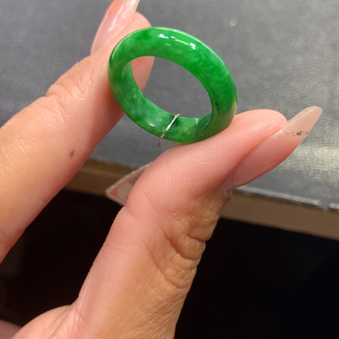 翡翠未镶嵌戒指翡翠