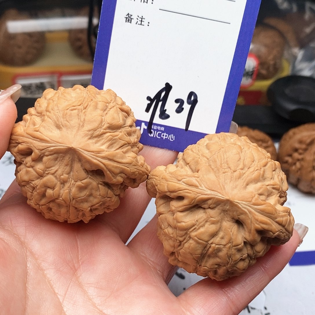 【闪购商品】文玩核桃吊坠地*干文玩核桃把件29