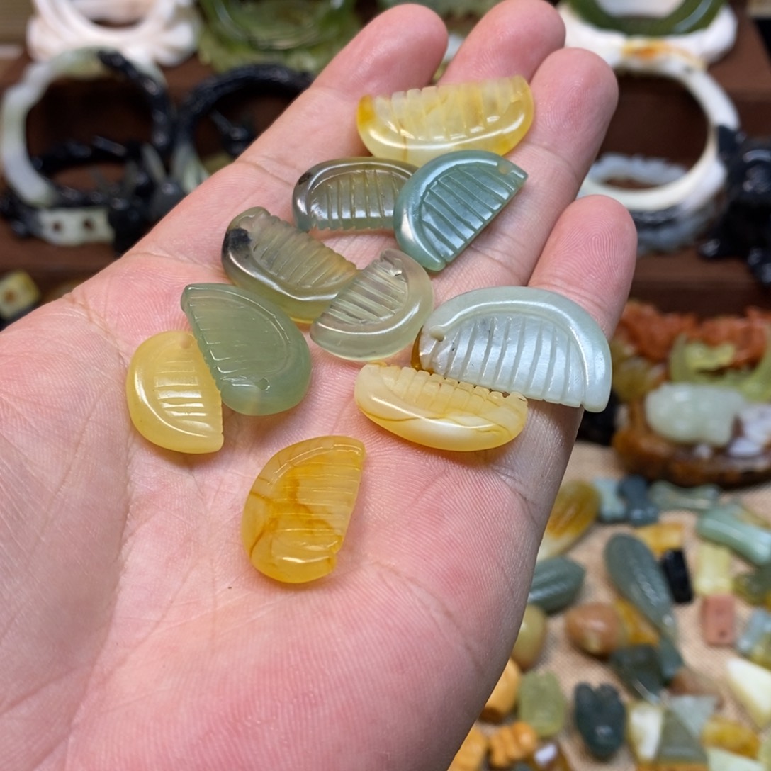 蛇纹石玉吊坠(赠链)未镶嵌