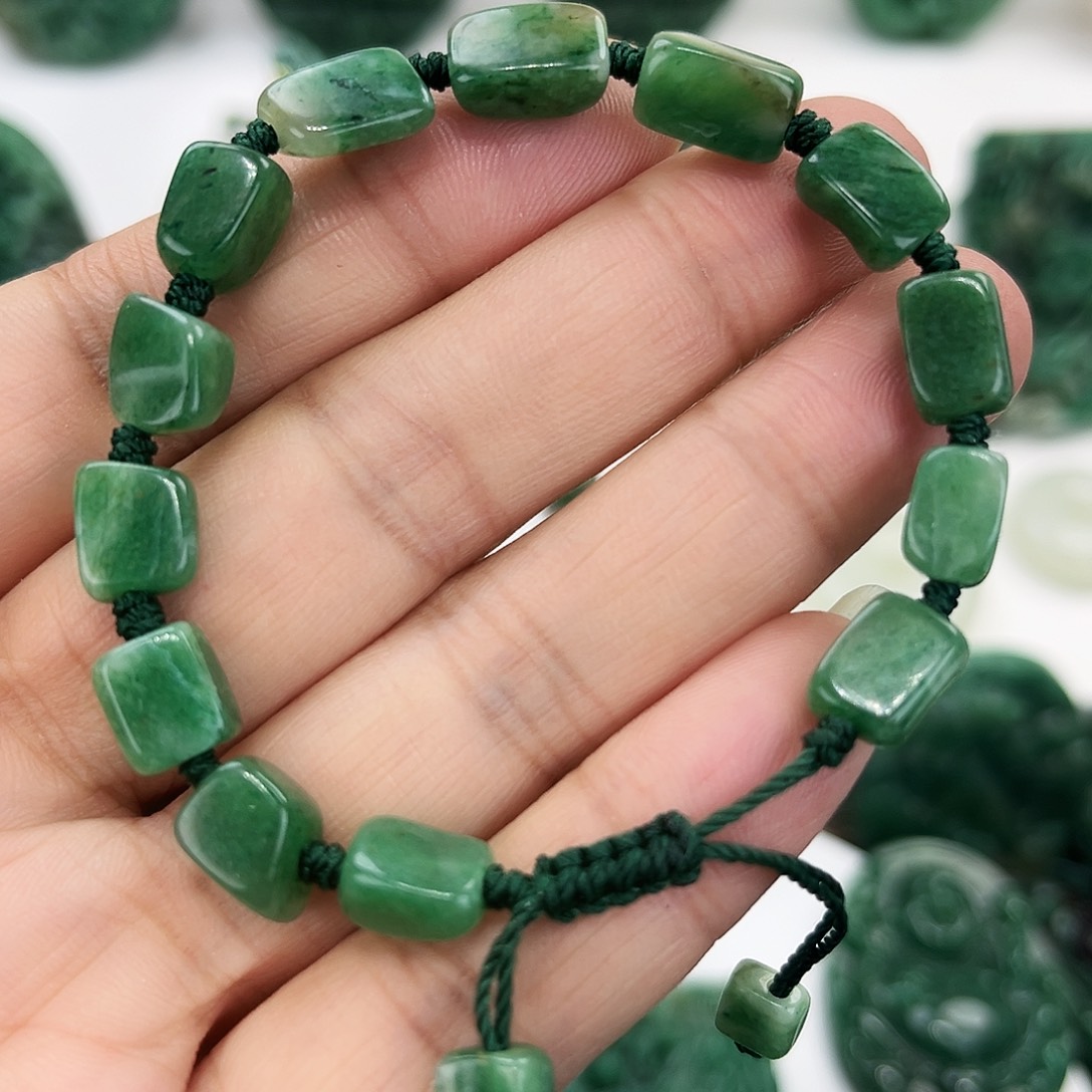 独山玉颈饰未镶嵌