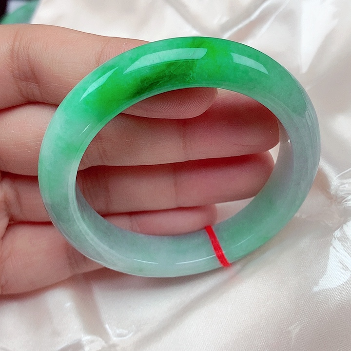 翡翠未镶嵌手镯53～54飘阳绿正圈手镯