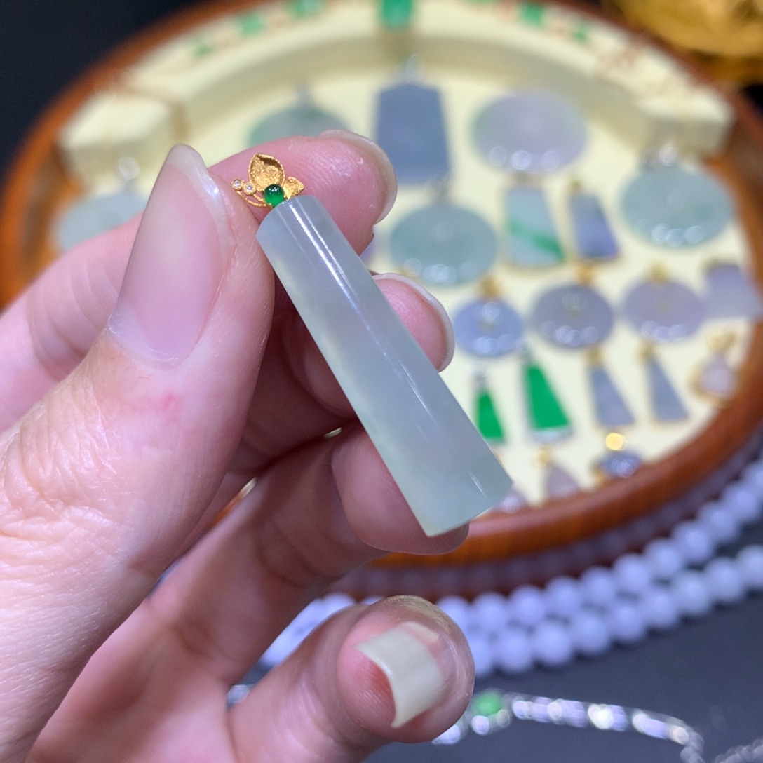 翡翠吊坠(不含链)18K金镶嵌