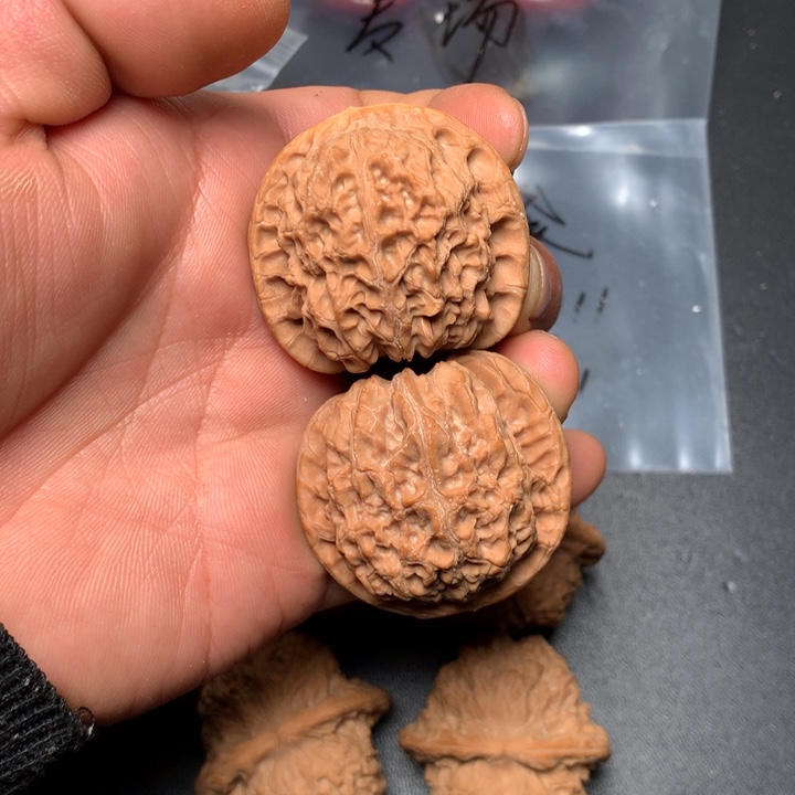 文玩核桃把件41血麒麟64