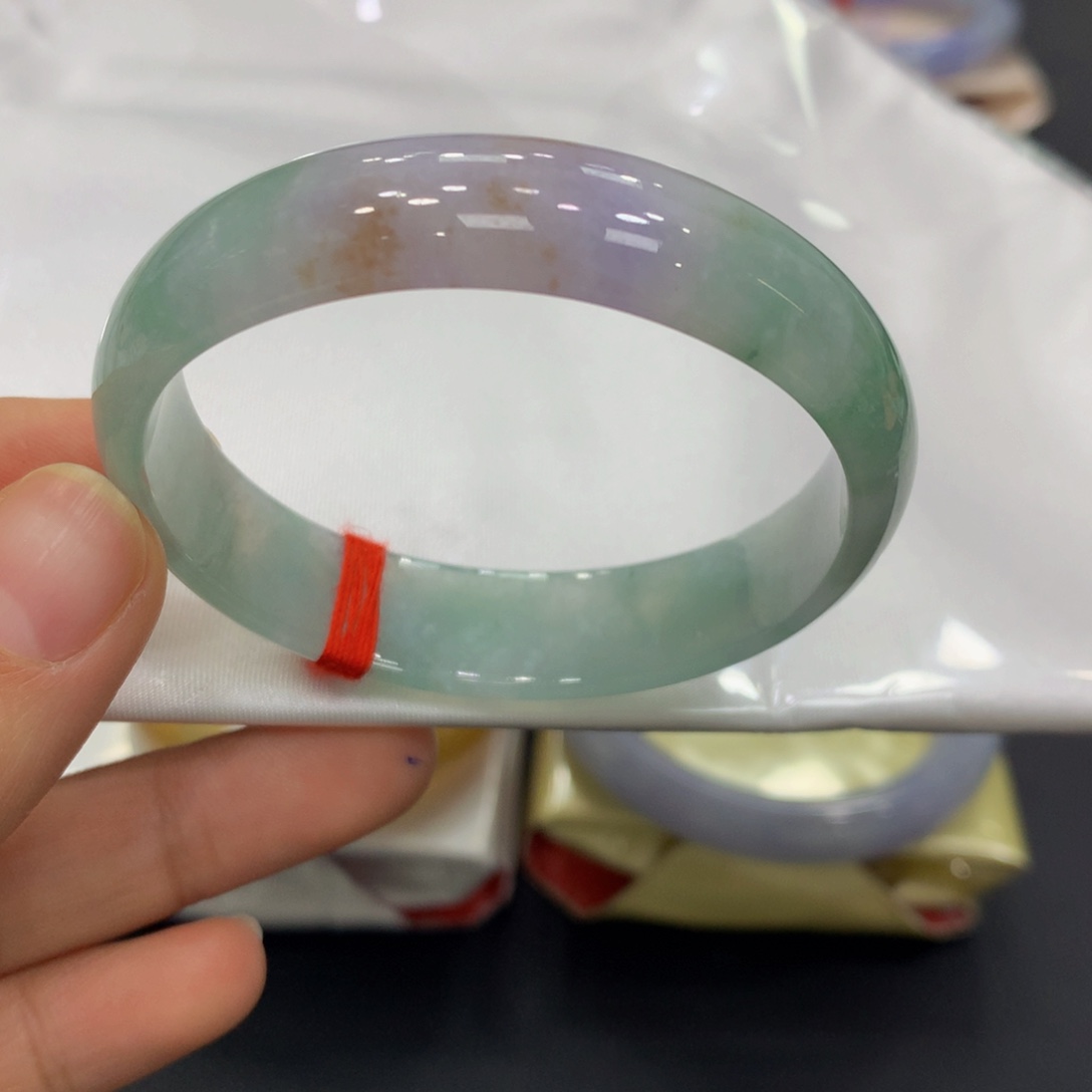 翡翠手镯未镶嵌翡翠