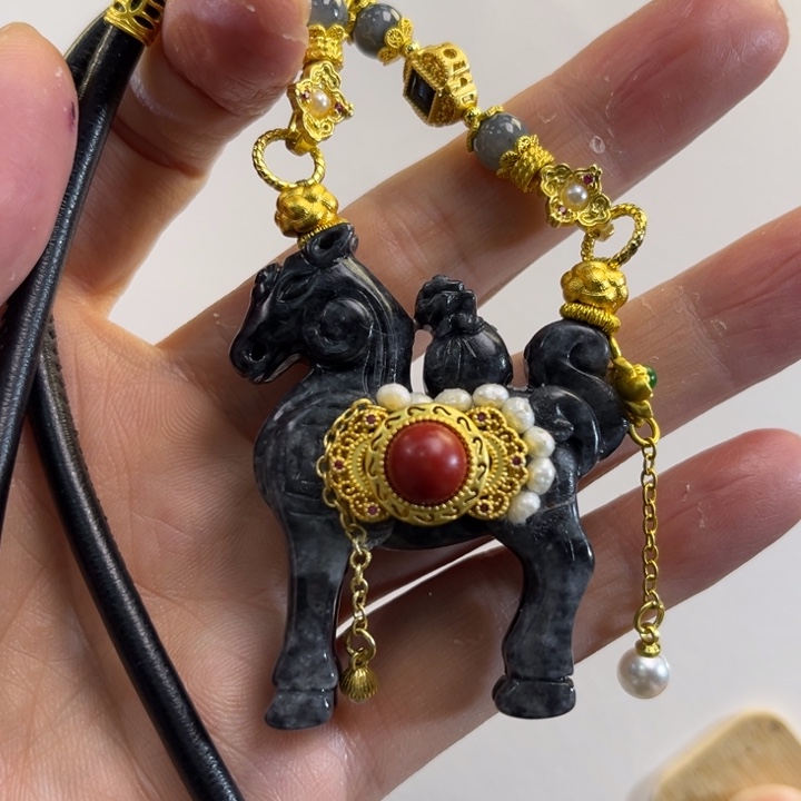 翡翠吊坠(赠链)未镶嵌代编织