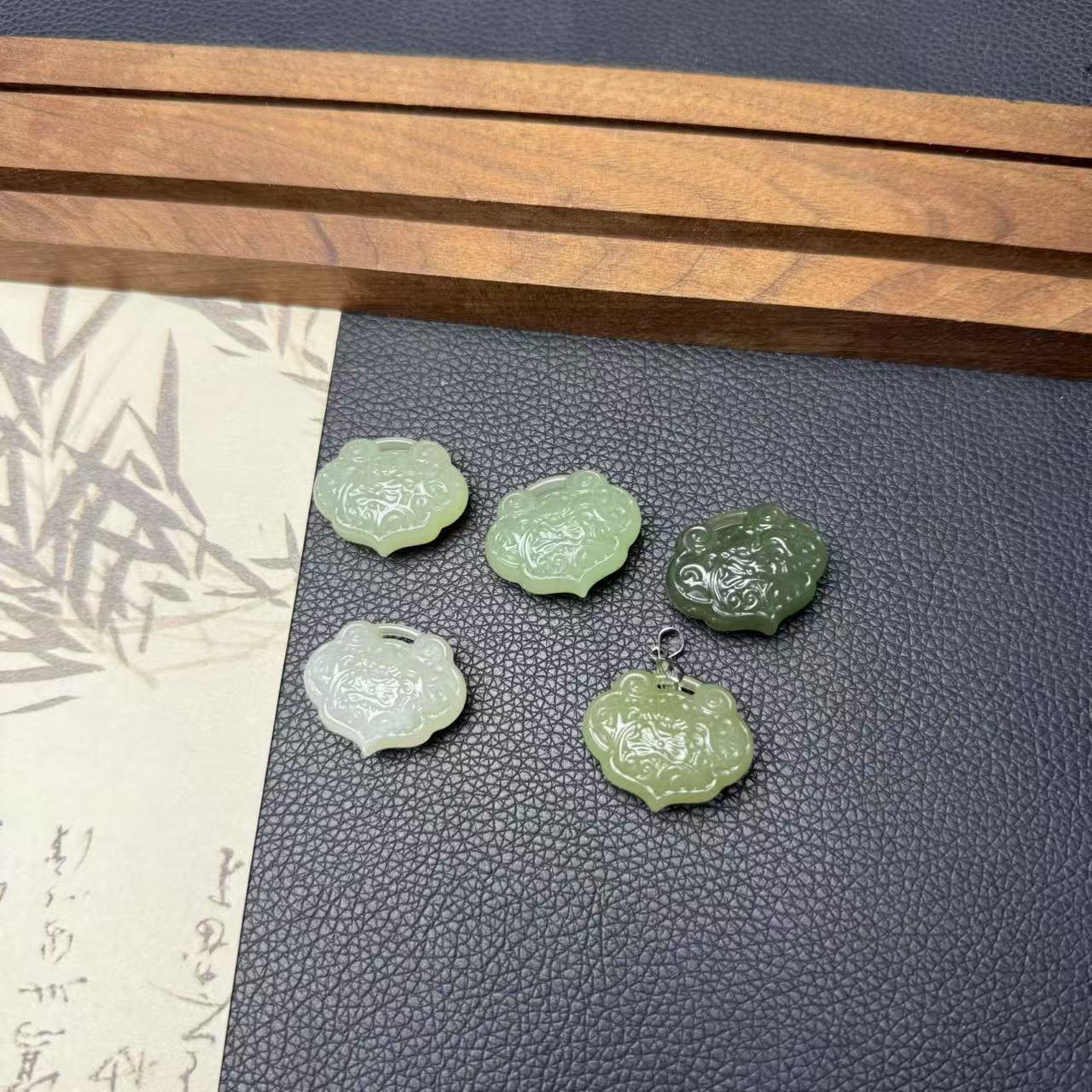 天然精美和田玉平安锁吊坠-h689-多样性发一